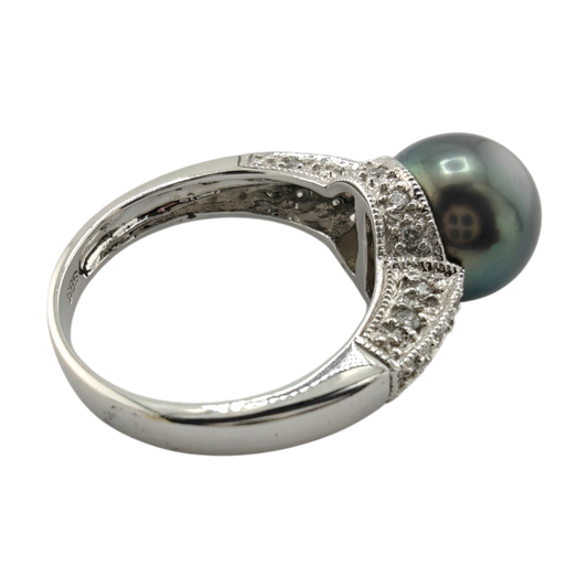 14k White Gold Black Pearl and Diamond Ring