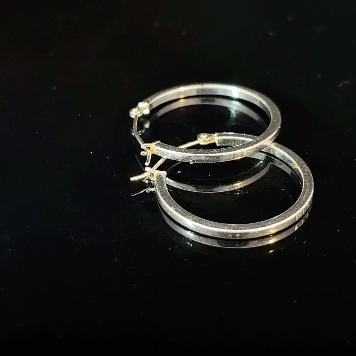 Estate 14k White Gold Engraved Hoop Earrings, 1 Inch — image 4 of 4