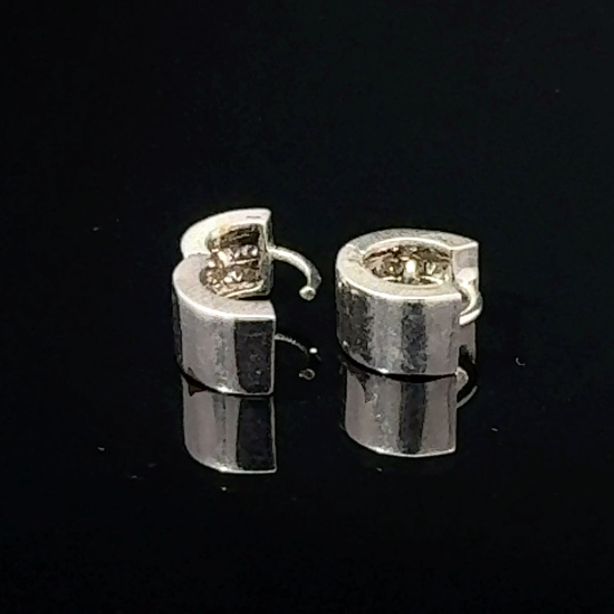 14K White Gold Cubic Zirconia Huggie Hoop Earrings — image 3 of 4