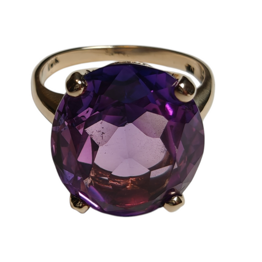 Exquisite 10k Gold Amethyst Solitaire Ring