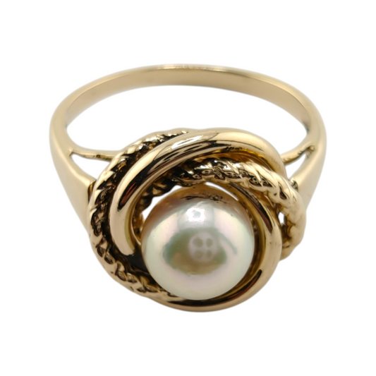 Timeless 14k Yellow Gold Pearl Ring