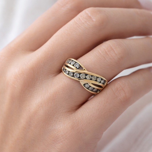 Exquisite 10k Gold Diamond Ring